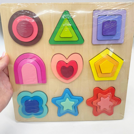 Деревянный сортер, рамка - вкладка Цветные фигуры и формы больше - меньше, C 74410