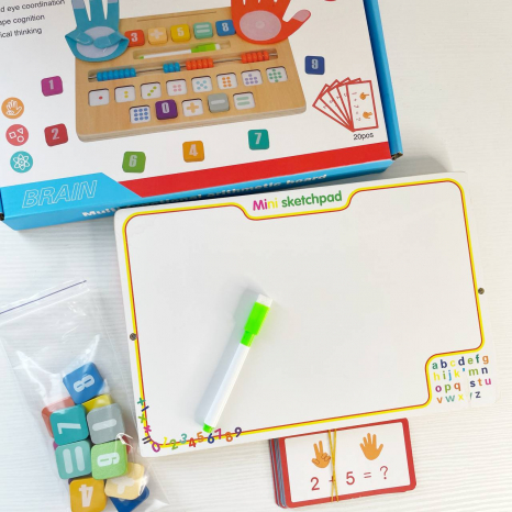 Математическая доска двусторонняя, деревянные цифры и знаки, пальчики на липучках, карточки, C 75610