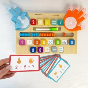 Математическая доска двусторонняя, деревянные цифры и знаки, пальчики на липучках, карточки, C 75610