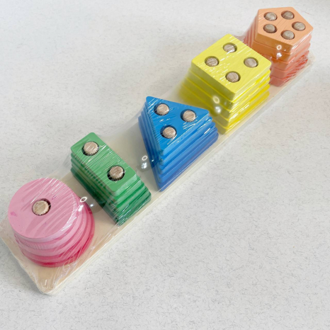 Дерев'яний сортер геометрик пірамідка відтінки  C15005