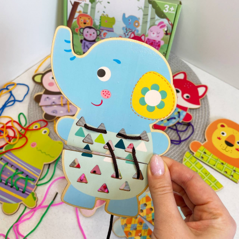 Дерев'яна шнурівка набір тварин 7 шт з шнурками C15018