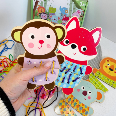 Дерев'яна шнурівка набір тварин 7 шт з шнурками C15018