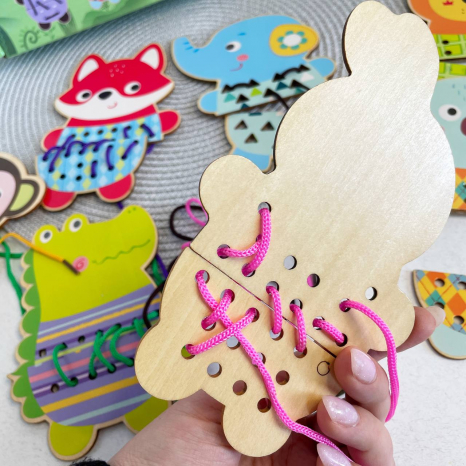 Дерев'яна шнурівка набір тварин 7 шт з шнурками C15018