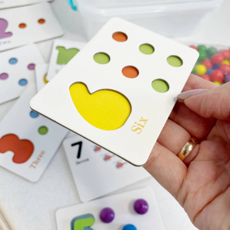 Дерев'яний математичний сортер з кульками, пінцетом, картками з цифрами C15055