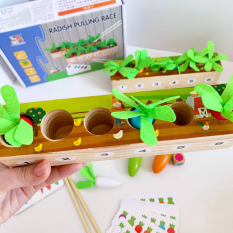 Дерев'яна логічна гра - сортер з картками Грядки (Посади моркву) C58567