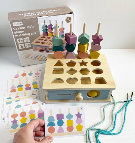 Дерев’яна пірамідка-сортер з геометричними фігурами, картками, шнурівка C9433