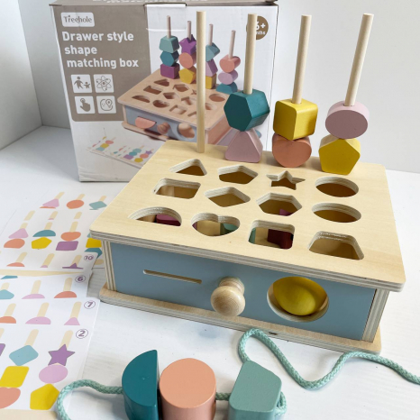 Дерев’яна пірамідка-сортер з геометричними фігурами, картками, шнурівка C9433