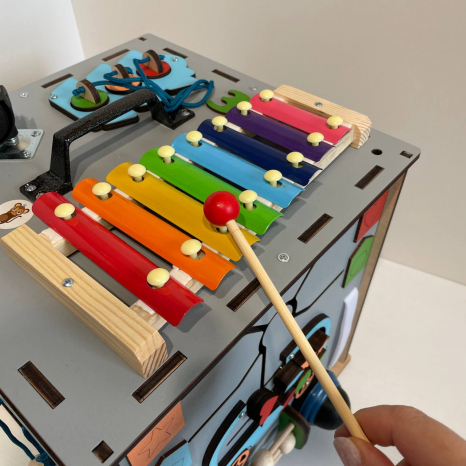 Дерев'яний бізікуб з роботом Сірий 30х30 см