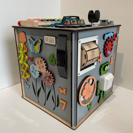 Дерев'яний бізікуб з роботом Сірий 30х30 см