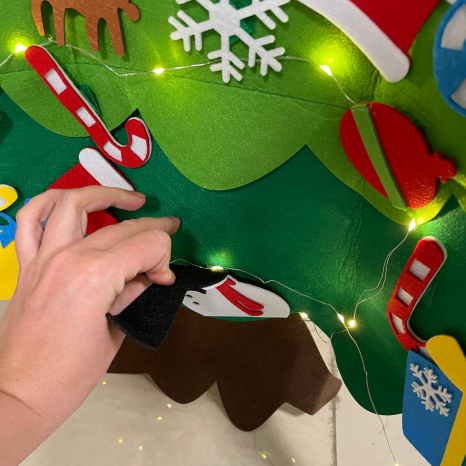 Фетрова ялинка з набором прикрас на липучках та гірляндою