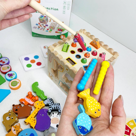 Дерев'яний бізікуб: куб - сортер 8 в 1 (стукалка, магнітна риболовля, моркви, тварини) C 15048