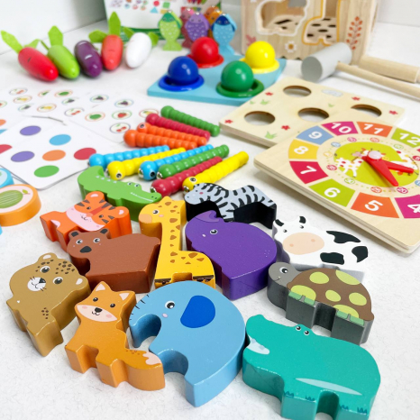 Дерев'яний бізікуб: куб - сортер 8 в 1 (стукалка, магнітна риболовля, моркви, тварини) C 15048