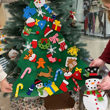 Фетрова ялинка з прикрасами на липучках з LED герляндою