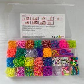 УЦІНКА!!Набір резиночок для плетіння 23 кольори, пластикова фурнітура, рогатки, гачки, пластикові карабіни, намистинки, підвіски, інструкція, D 881