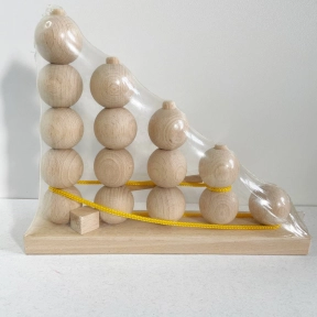 Дерев'яна іграшка Пірамідка - рахунок  та шнурівка Кульки (нефарбована)