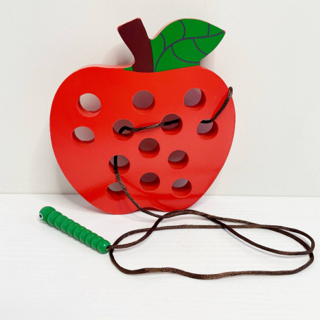 Дерев'яна шнурівка Фрукти Яблуко 12*13см в пакеті Д582у-a