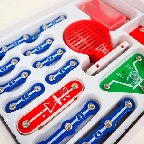 Конструктор електронний DOKA "ПЕРШІ КРОКИ В ЕЛЕКТРОНІЦІ" (Набір В, 15 схем)