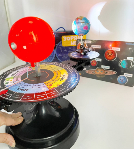 Макет сонячної системи "Теллурій", Д868у