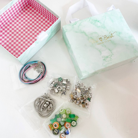 Набір прикрас DLS 1107 "Зелений бокс", основи для браслетів, намистини, підвіски, в коробці