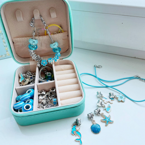 Набір прикрас  6 основ браслетів, шарми, шкатулка, в коробці DLS 1116