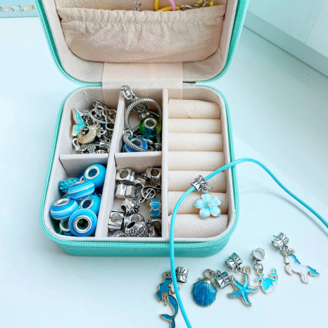 Набір прикрас  6 основ браслетів, шарми, шкатулка, в коробці DLS 1116