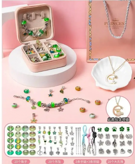 Набір прикрас DLS 1122  6 основ браслетів, шарми, шкатулка, в коробці