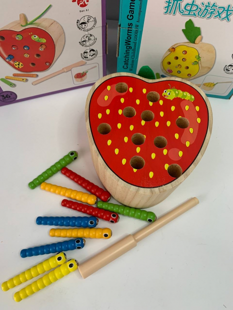 Магнітна риболовля Полуничка із гусінню