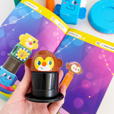 Магнітна гра E 7981 "Hola", арена цирку, 8 магнітів, 24 види складання гри