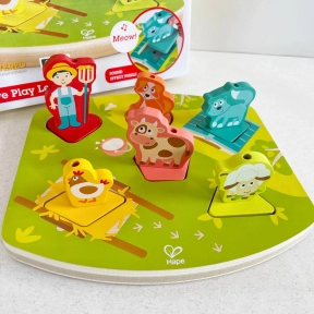 Деревянная звуковая рамка -вкладыш Фигуры и зверята на ферме E1614 Hape