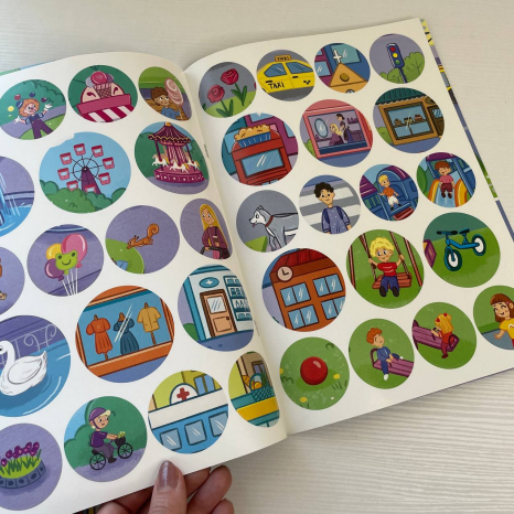 Книга з наліпками. У місті Crystal Book