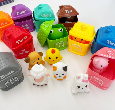 Ігровий набір: сортер - будиночки та пальчиковий театр Тварини на фермі (10 штук в наборі) FXB 9