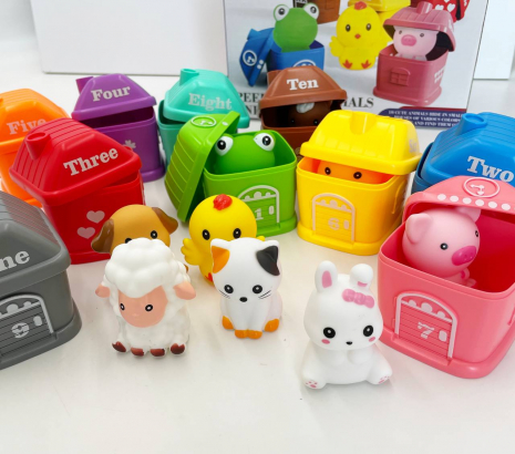 Ігровий набір: сортер - будиночки та пальчиковий театр Тварини на фермі (10 штук в наборі) FXB 9