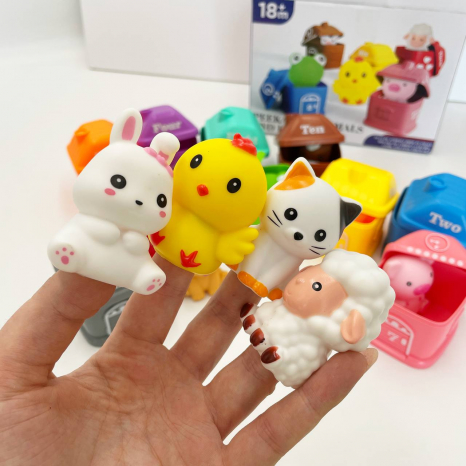 Ігровий набір: сортер - будиночки та пальчиковий театр Тварини на фермі (10 штук в наборі) FXB 9