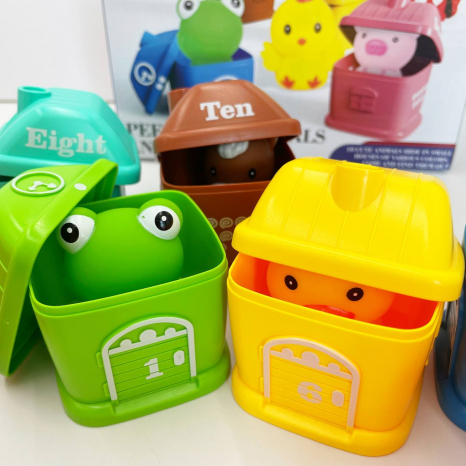 Ігровий набір: сортер - будиночки та пальчиковий театр Тварини на фермі (10 штук в наборі) FXB 9