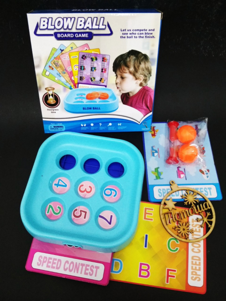 Настольная развлекательная игра  Дуй на мяч  (Blow Ball Board Game)