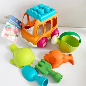 Набір для пісочниці HG-523 машинка, лійка, лопатка, граблі, формочки, 18х15х15 см.