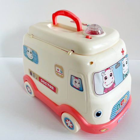 Набір лікаря у рожевій валізі- машинці з світловими ефектами  HZ 889 B - 1