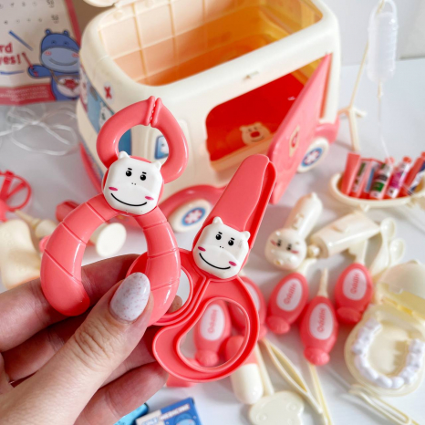 Набір лікаря у рожевій валізі- машинці з світловими ефектами  HZ 889 B - 1