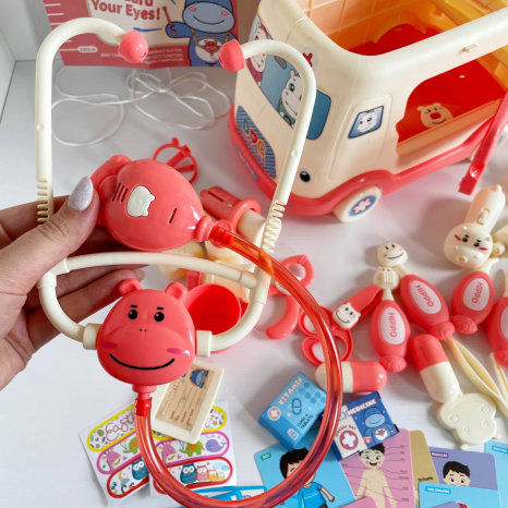 Набор врача в розовом чемодане-машинке со световыми эффектами HZ 889 B - 1