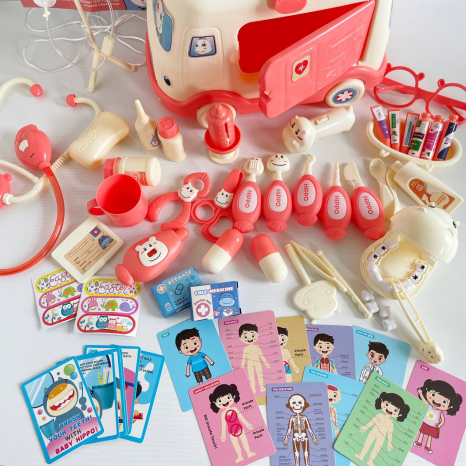 Набор врача в розовом чемодане-машинке со световыми эффектами HZ 889 B - 1