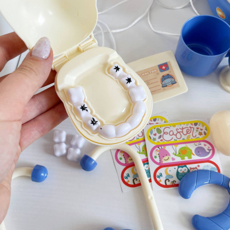 Набір лікаря у блакитній валізі-машинці з світловими ефектами HZ 889 B - 2