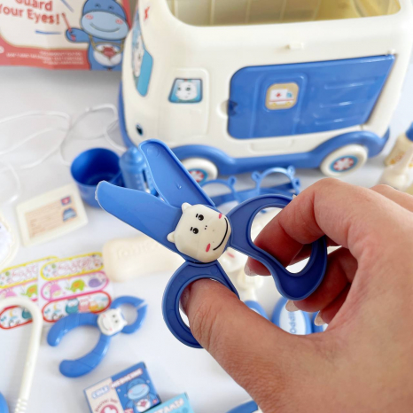 Набір лікаря у блакитній валізі-машинці з світловими ефектами HZ 889 B - 2