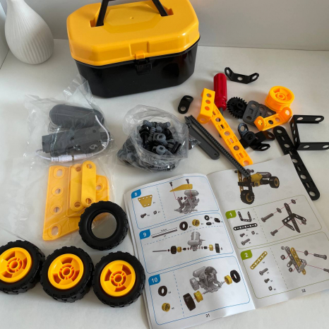 Конструктор  112 елементів, інструменти, на батарейках, пластикові та гумові деталі