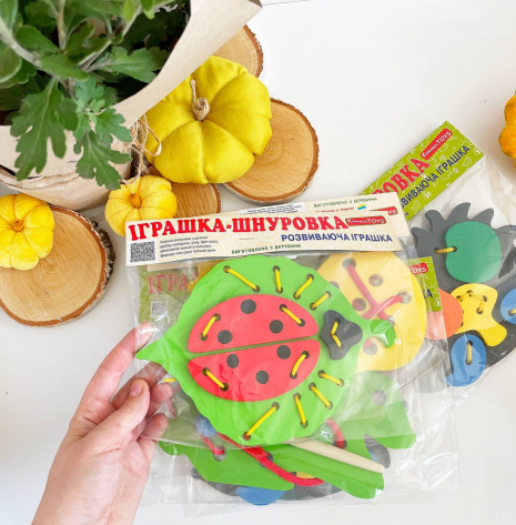 Деревянная шнуровка Божья коровка, KomarovToys К108