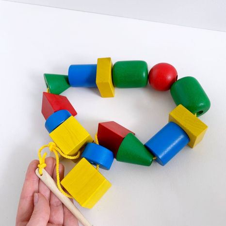 Дерев'яна іграшка Шнурівка намиста Максі, Komarovtoys К124