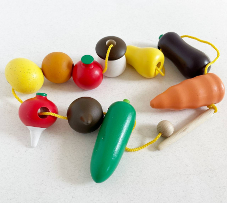 Дерев'яна Шнурівка Фрукти та овочі, ТМ KomarovToys К 141