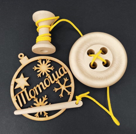 Дерев'яна шнурівка гудзик з котушкою, KomarovToys K150