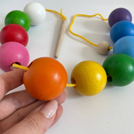 Дерев'яна шнурівка «Кольорові кульки», Komarovtoys К153