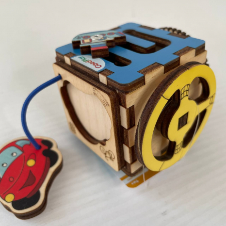 Бізікубик Авто  5*5см К111