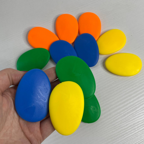 Набір кольорових камінчиків для ігор 12 штук